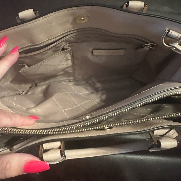 Michael Kors purse - Picture 9 of 16